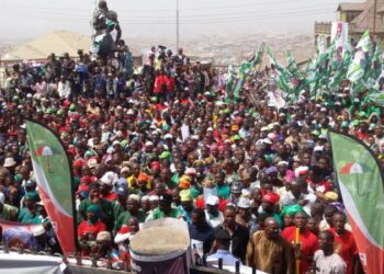 FACT CHECK: Is this viral photo of massive crowd from Osun PDP rally? 93 FACT CHECK: Is this viral photo of massive crowd from Osun PDP rally?