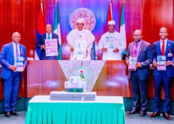 Buhari unveils redesigned naira notes
