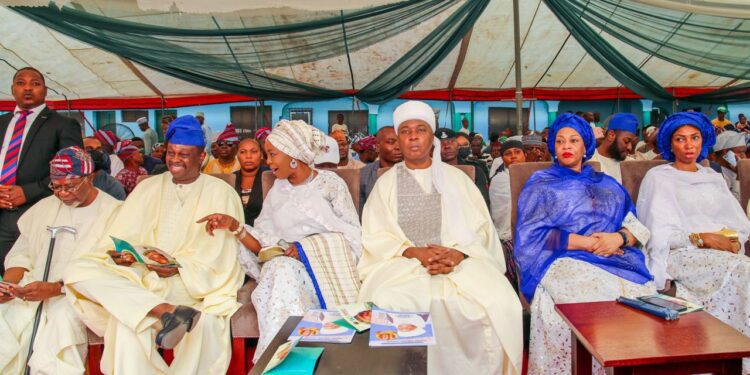 PHOTOS: Saraki and family hold 10th memorial prayers for late father