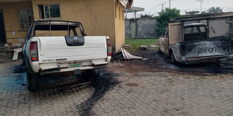 Gunmen attack INEC headquarters in Imo, 3 killed 92 Gunmen attack INEC headquarters in Imo, 3 killed