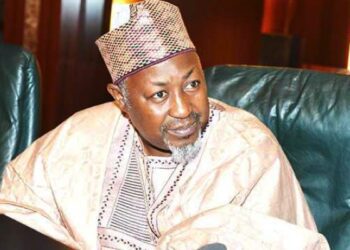 Jigawa Gov dares Buhari, insists old naira notes remain legal tender 99 Jigawa Gov dares Buhari, insists old naira notes remain legal tender