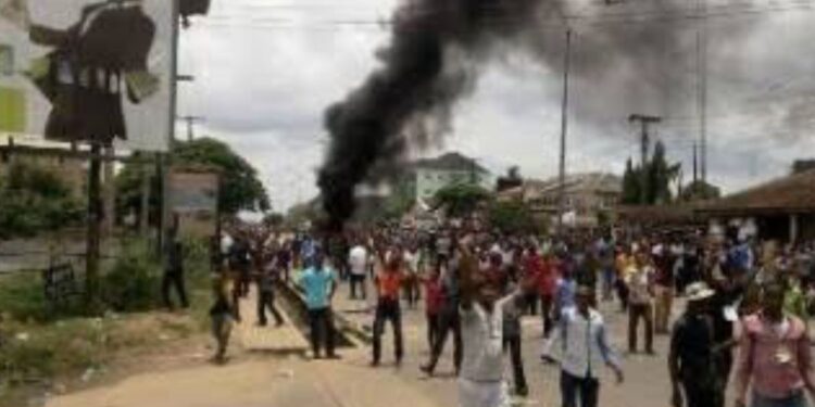 15 people arrested for destroying banks in Akwa Ibom