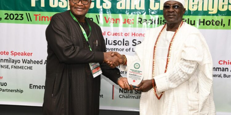 Danbatta receives APPON award, assures of broadband support for e-procurement 92 Danbatta receives APPON award, assures of broadband support for e-procurement