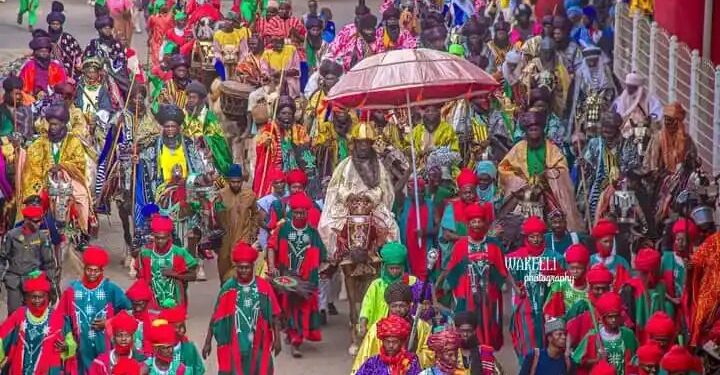 Kano emir returns to Durbar route to the thrill of residents 92 Kano emir returns to Durbar route to the thrill of residents