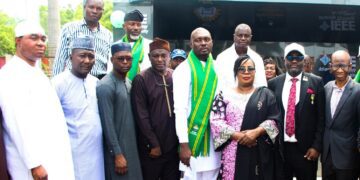 NSE president unveils mega solar-powered bus stops in Abuja, urges FCT authorities to protect projects