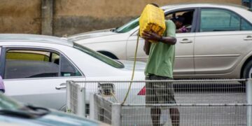 Fuel queues return as some petrol stations close shop, others increase pump price 1 Fuel queues return as some petrol stations close shop, others increase pump price