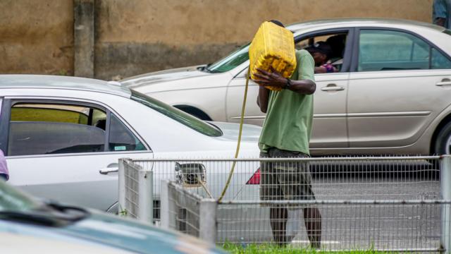 Fuel queues return as some petrol stations close shop, others increase pump price 92 Fuel queues return as some petrol stations close shop, others increase pump price