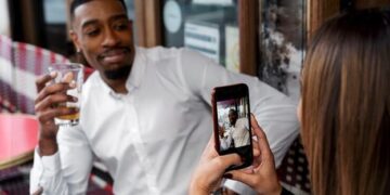 Personal branding in relationships -- its Impact on dating and partnerships, by Mololuwa Olabode 1 Personal branding in relationships — its Impact on dating and partnerships, by Mololuwa Olabode