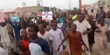 AUGUST PROTESTS: Mararaba-Nyanya axis in Abuja overun with protesters as security agents retreat