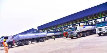 Dangote Refinery PMS product may sell at N857, N865/1ltr as NNPCL targets sale to marketers at N840, N850/1ltr 1 Oil marketers to begin loading of petrol at Dangote Refinery from Week 38