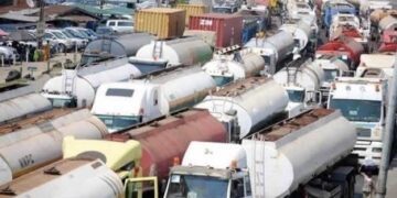 Oil marketers eyes direct purchase of petrol from Dangote Refinery as NNPCL buys at N766/1ltr 1 Oil marketers eyes direct purchase of petrol from Dangote Refinery as NNPCL buys at N766/1ltr