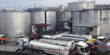 Petrol price drops to N925 per litre at independent depots 1 Petrol price drops to N925 per litre at independent depots