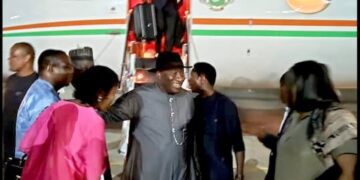 DIPLOMATIC ESCAPE: Goodluck Jonathan airlifted from coup-hit Guinea-Bissau as ECOWAS heads meet