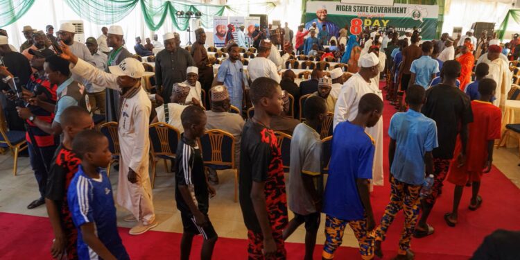 All abducted Niger pupils, staff reunited with families