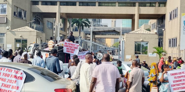 Contractors barricade Finance Ministry over N500bn debt, accuse FG of delay tactics 92 Contractors barricade Finance Ministry over N500bn debt, accuse FG of delay tactics