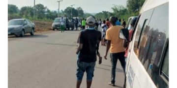 Gunmen kidnap 5 university students in Rivers, seize 14 bus passengers in Imo 1 Gunmen kidnap 5 university students in Rivers, seize 14 bus passengers in Imo
