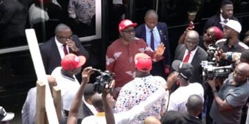 Soludo reaches accord with Onitsha main market leaders, pledges overhaul of market security