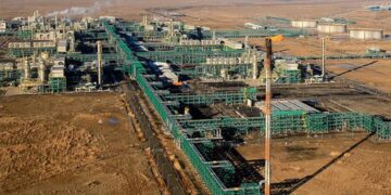 Oil prices edge up amid Kazakhstan supply concerns