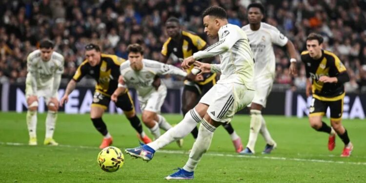 Mbappé penalty seals late Real Madrid win over nine-man Rayo Vallecano