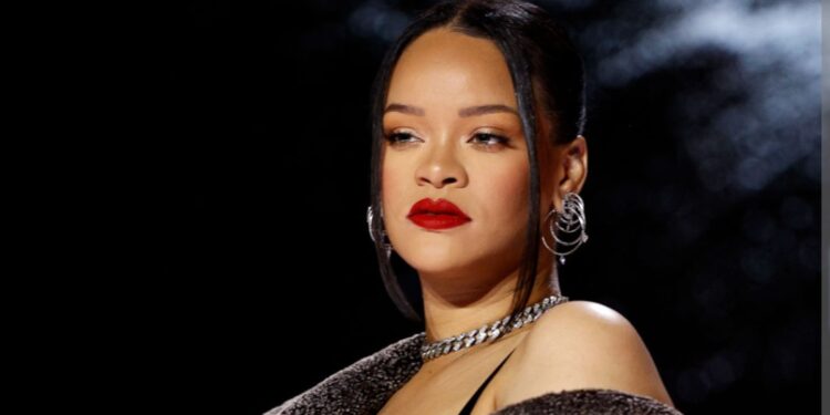 Gunfire targets Rihanna’s Los Angeles home; woman arrested after Police chase 92 Gunfire targets Rihanna’s Los Angeles home; woman arrested after Police chase