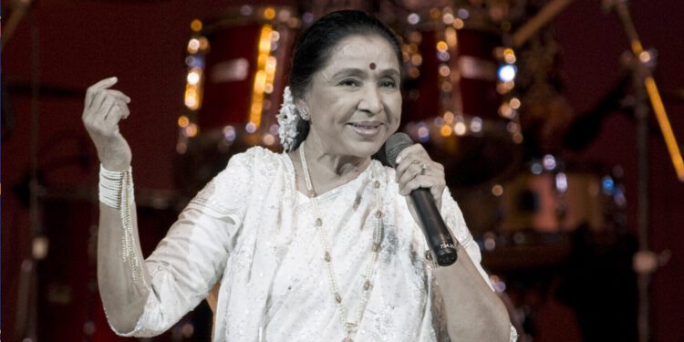 Legendary Asha Bhosle dies at 92, leaving behind a fearless legacy that reshaped Indian music