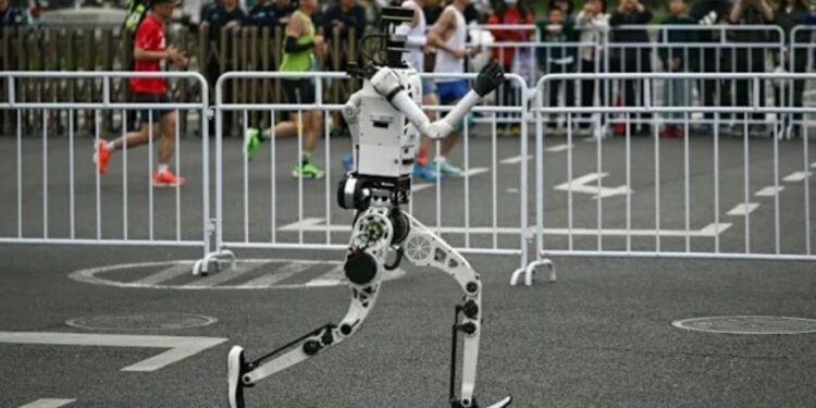Humanoid robots surge ahead in Beijing half-marathon, showcasing rapid tech leap