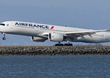 US tightens Ebola controls as Air France flight is diverted mid-route