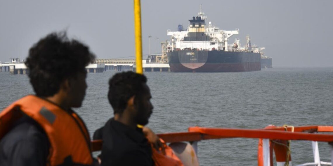 US warns shippers over Iran transit fees in unabating Strait of Hormuz tensions