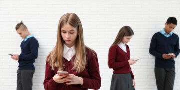 UK mulls Social Media restrictions for under-16s over online safety concerns