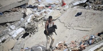 Death toll rises to over 235 as rescue teams race against time after devastating Venezuela earthquakes