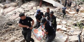 Venezuela earthquake death toll inches toward 1,000 as search for survivors intensifies