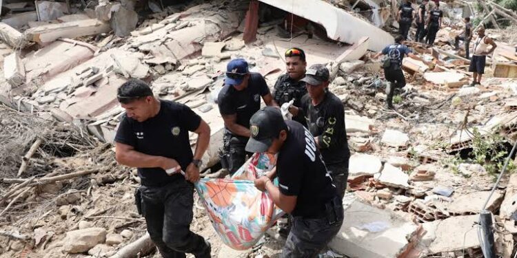 Venezuela earthquake death toll inches toward 1,000 as search for survivors intensifies