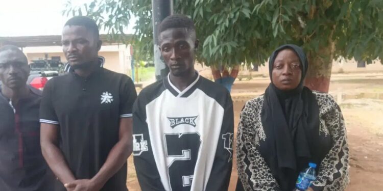Troops arrest six suspected arms couriers, seize seven firearms in Kaduna 97 Troops arrest six suspected arms couriers, seize seven firearms in Kaduna