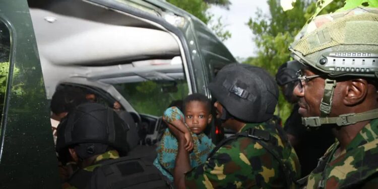 Details emerge on security personnel, intelligence-led operation behind rescue of abducted Oyo pupils, teachers 97 Details emerge on security personnel, intelligence-led operation behind rescue of abducted Oyo pupils, teachers