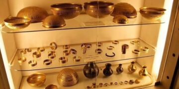 Bronze Age gold treasure stolen in four-minute raid at Spanish museum