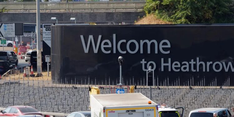 UK Heathrow Airport passengers face travel disruption as flooding blocks access to terminals 97 UK Heathrow Airport passengers face travel disruption as flooding blocks access to terminals