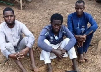 Troops arrest three suspected terrorist collaborators, destroy hideouts in Kaduna, Katsina 98 Troops arrest three suspected terrorist collaborators, destroy hideouts in Kaduna, Katsina