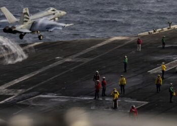 Nearly nine months at sea: Concerns grow over strain on U.S aircraft carrier crew 98 Nearly nine months at sea: Concerns grow over strain on U.S aircraft carrier crew