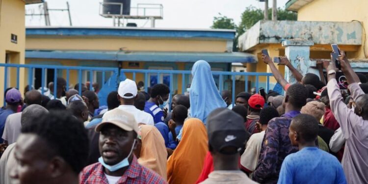 Tragedy in Minna: 37 detainees suffocate in overcrowded cell as protests, curfew grip Niger capital 97 Tragedy in Minna: 37 detainees suffocate in overcrowded cell as protests, curfew grip Niger capital