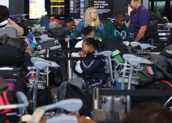Software glitch causes mass UK flight chaos in split second, preliminary report reveals