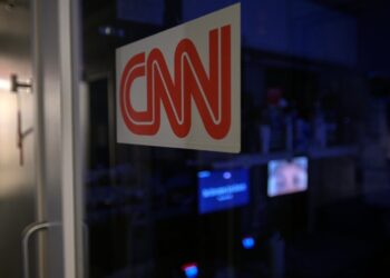 White House blocks CNN from press pool again despite court order