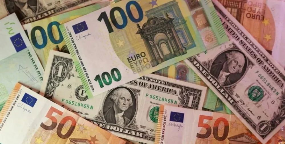 Dollar global index rises 0.26% as euro slips on French unrest, surging energy costs