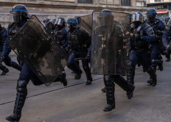 France Deploys Police