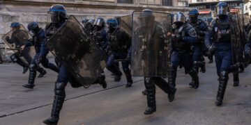 France Deploys Police