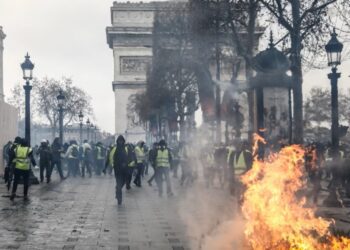 France protest arrests top 1,800 as violence leaves Paris streets damaged 99 France protest arrests top 1,800 as violence leaves Paris streets damaged