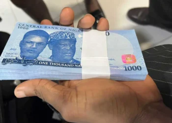 Naira falls in official exchange window, gains strength in parallel market 96 Naira-Dollar