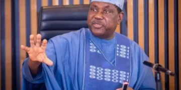 FG threatens to jail government employees who leak official documents 1 FG threatens to jail government employees who leak official documents