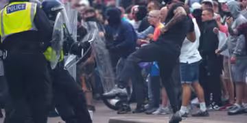 UK RIOTS: Police in thousands prepare for more unrest today as MPs are advised to consider working from home 1 UK RIOTS: Police in thousands prepare for more unrest today as MPs are advised to consider working from home