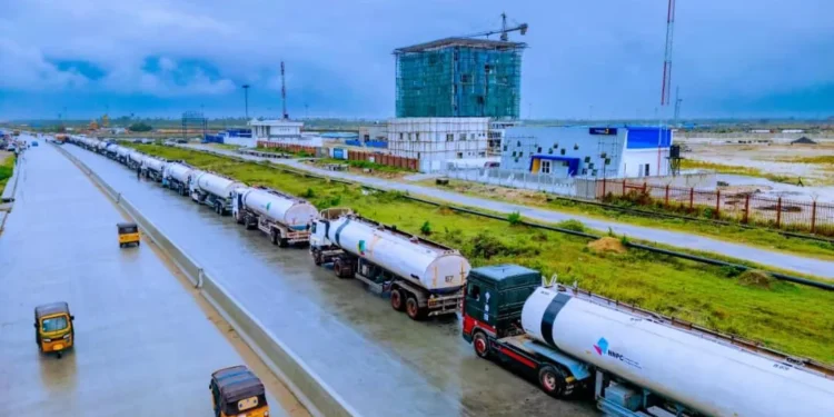 NNPCL purchases fuel from Dangote refinery, will no longer import 92 NNPCL purchases fuel from Dangote refinery, will no longer import