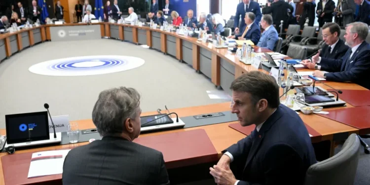 EU leaders kick, vow to fight back if Trump imposes tariffs